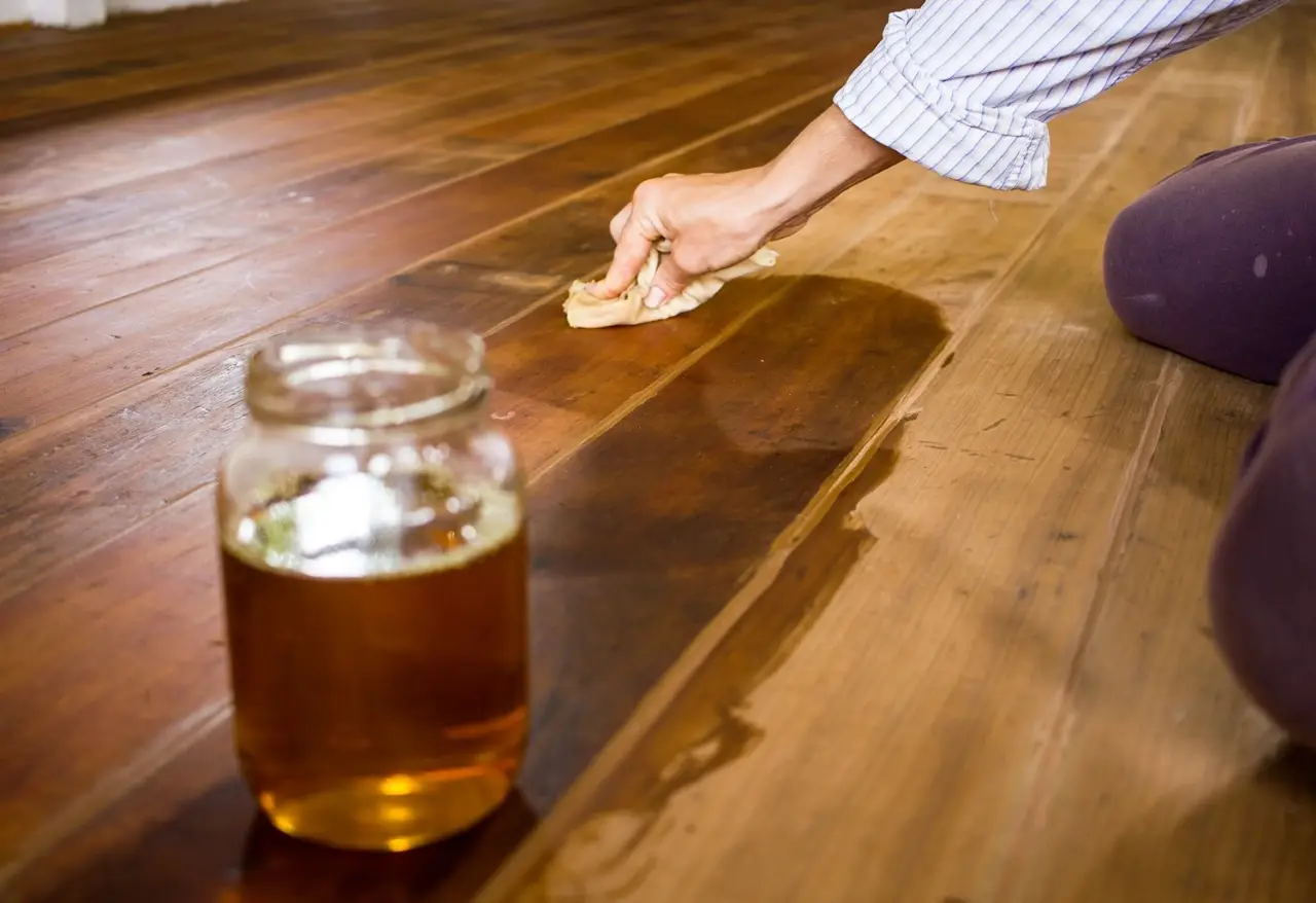 Come ridare vita al legno secco: consigli e rimedi naturali per prendersi cura dei mobili di casa