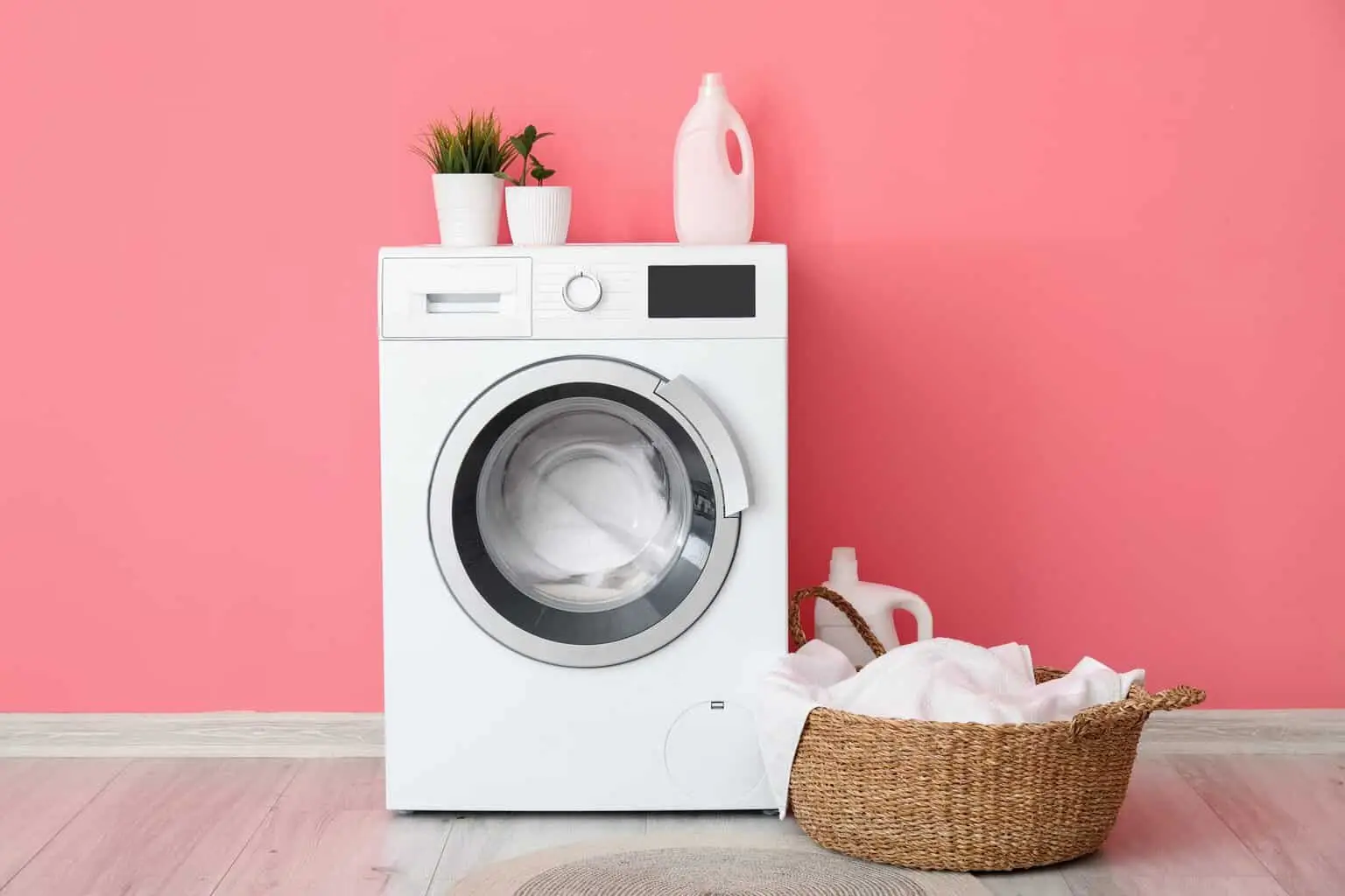 Pulire sotto la lavatrice senza spostarla: trucchi semplici per una casa più igienica