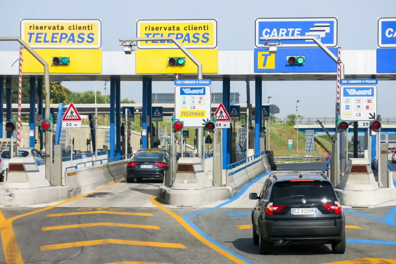 Telepedaggio: perché sempre più automobilisti scelgono il servizio senza soste e quali sono i vantaggi reali