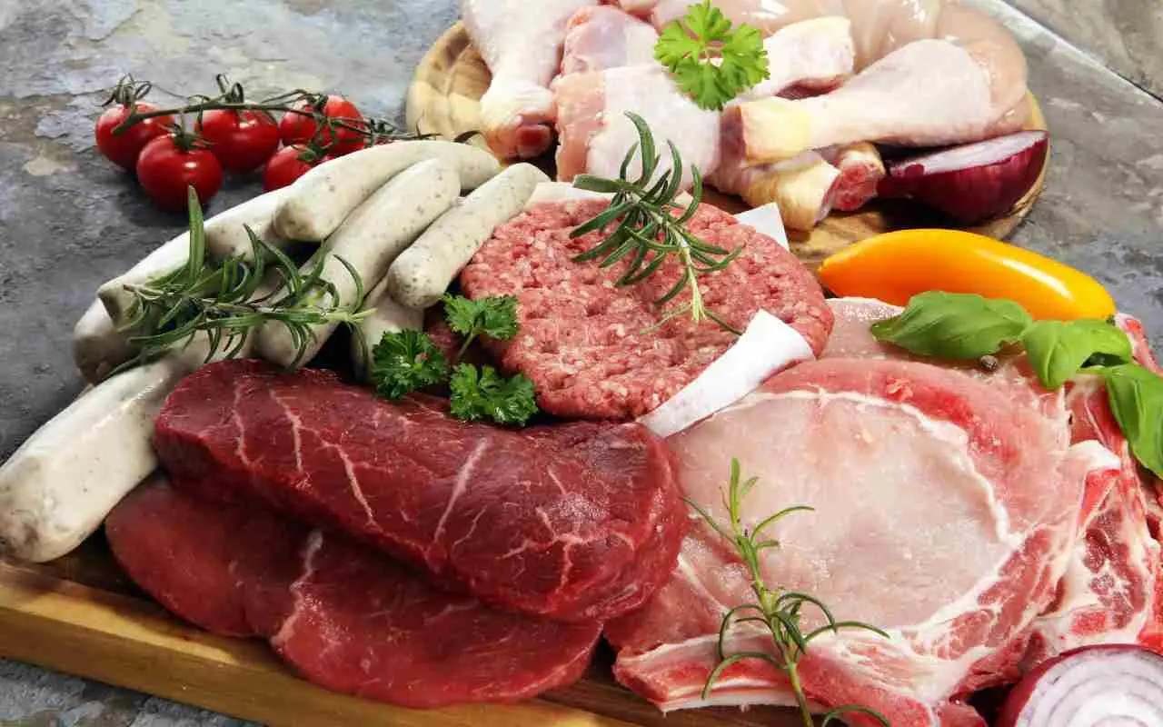 Carne sì o no? Tutte le ragioni per cui sempre più persone scelgono una dieta senza carne