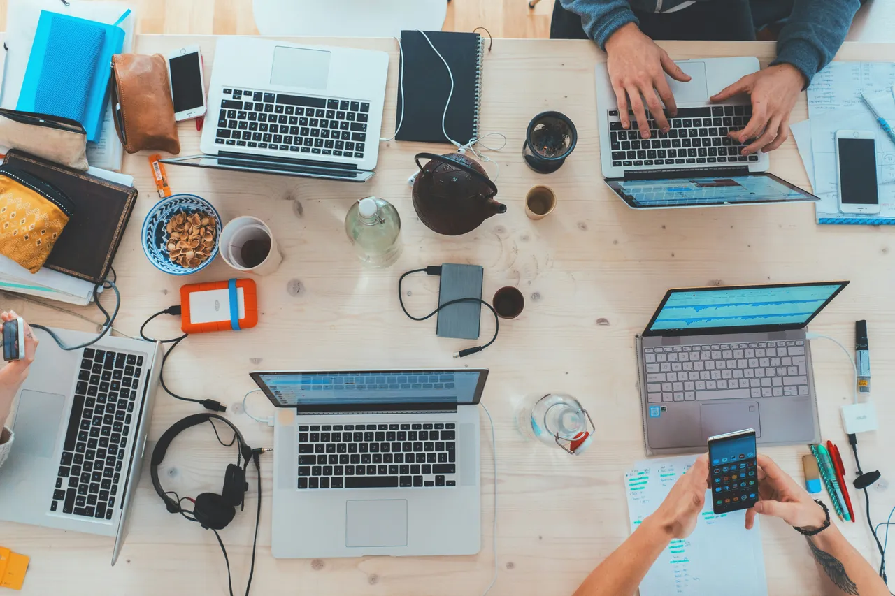5 modi semplici e moderni per guadagnare senza usare internet nel 2025