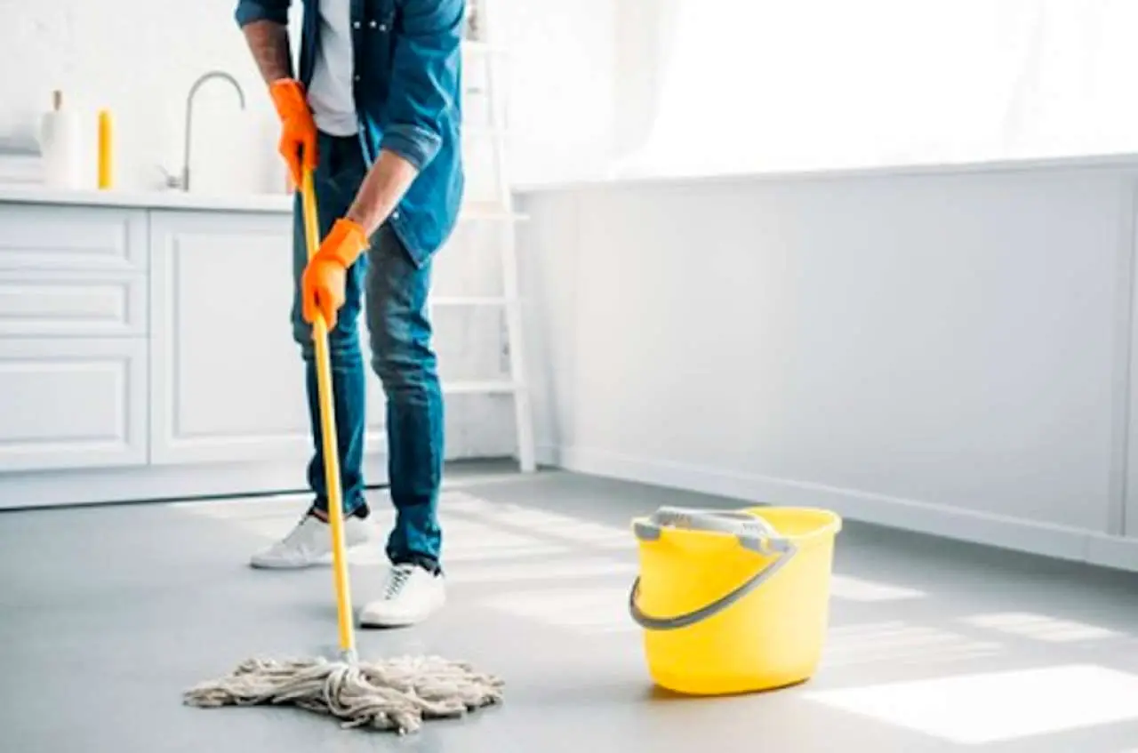 L’abitudine quotidiana delle persone sempre ordinate per avere una casa pulita senza fatica